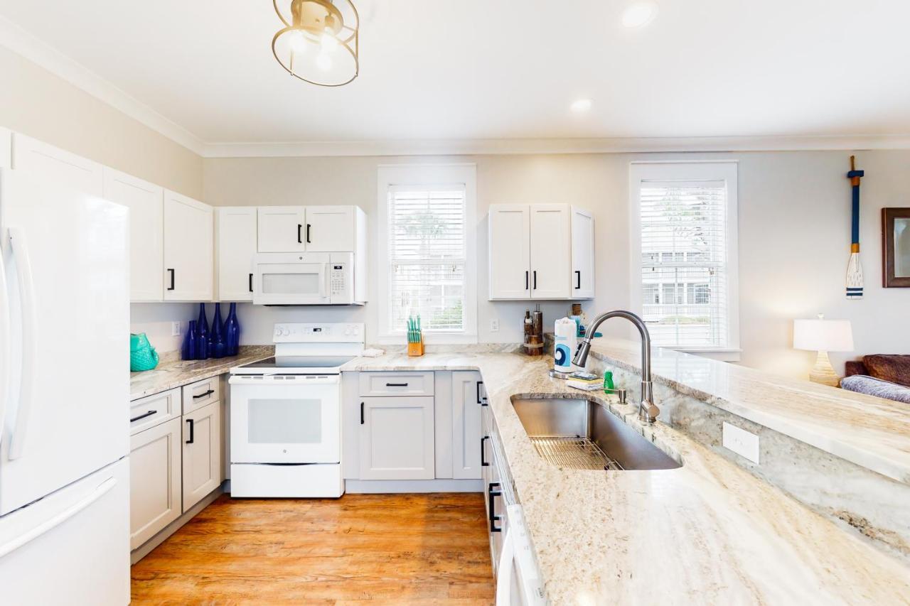 Barefoot Cottages #B8 Jasmine By The Bay Highland View Bagian luar foto